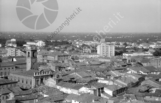 Panoramica Cesena dal comune con vista del palazzo del Ridotto e grattacielo di Cesenatico Palazzo del capitano campanile grattacielo