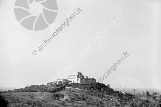 Vista Basilica del Monte da Villa Almerici Convento chiesa campi coltivati abazia ciminiera collina