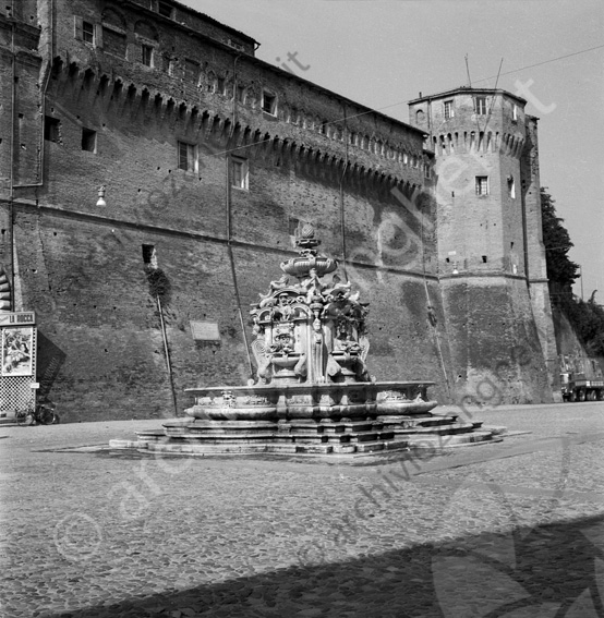 Fontana Masini con Mura Piazza del popolo Rocchetta mura manifesto cinema la rocca