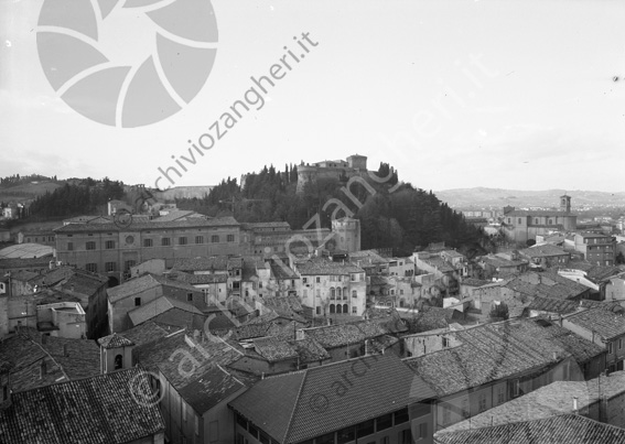 Panoramica Rocca Malatestiana e Comune dal Palazzo del Ridotto Rocca malatestiana con parco delle rimembranze alberi Rocchetta torrioni mura veduta panoramica palazzo del Comune Albornoz