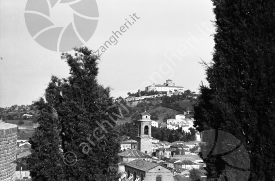Panoramica di Cesena con Basilica del Monte tra gli alberi dalla Rocca Malatestiana 