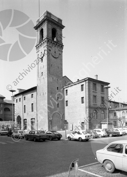 Palazzo del ridotto vista da dietro con torre Palazzo del capitano campanile auto parcheggio bar nazionale manifesti