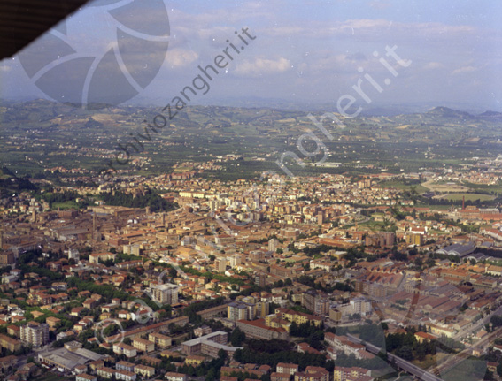 Veduta aerea panoraminca di Cesena vista colline