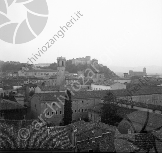 Vista panoramica della Biblioteca Malatestiana con Palazzo del Ridotto e Rocca Malatestiana Torre campanile chiesa di San Domenico tetti
