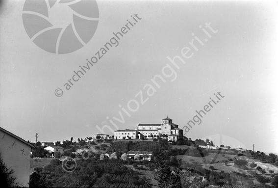 Basilica del monte panoramica Collina campi coltivati pagliai Santa Maria veduta abbazie convento