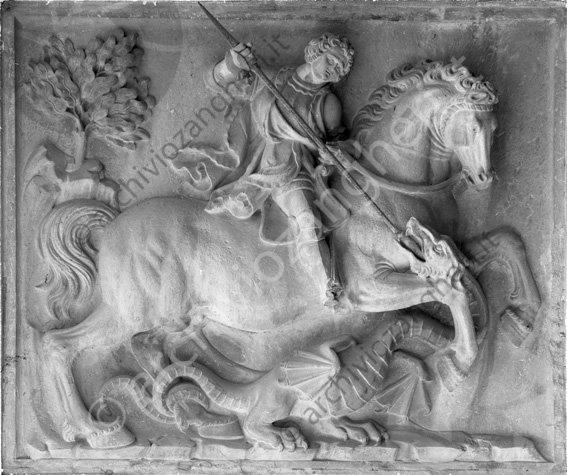 Bassorilievo S.Giorgio Museo Malatestiano cavallo drago lancia