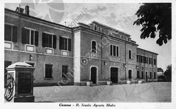 Scuola Agraria scuola agraria media palazzo edificio scolastico