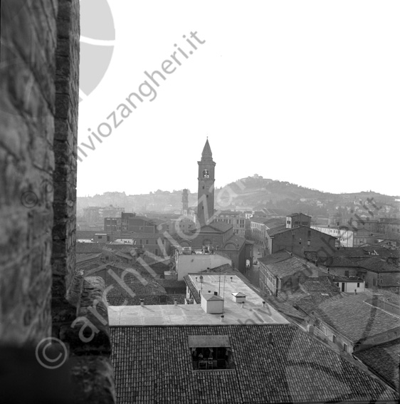 Panoramica del Duomo di Cesena vista dal campanile del ridotto Convento abazia basilica chiesa di Santa Maria del Monte colline tetti via Mazzini via Garibaldi