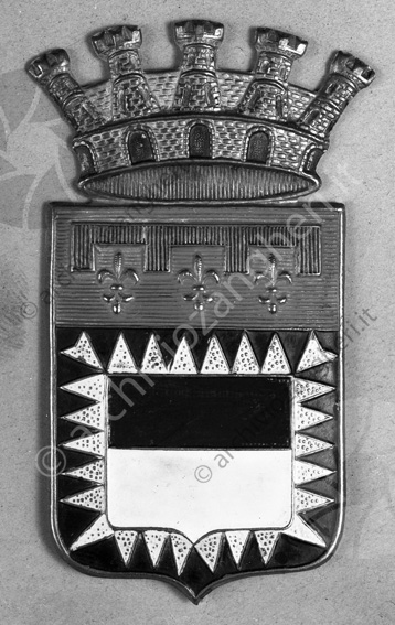 Stemma in metallo del comune di Cesena Stemma bianco e nero corona di torri