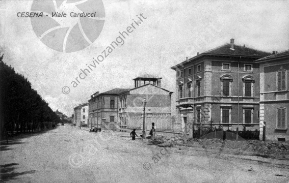 Viale Carducci (vecchia cartolina di Cesena) Case lavori scavi viale alberato