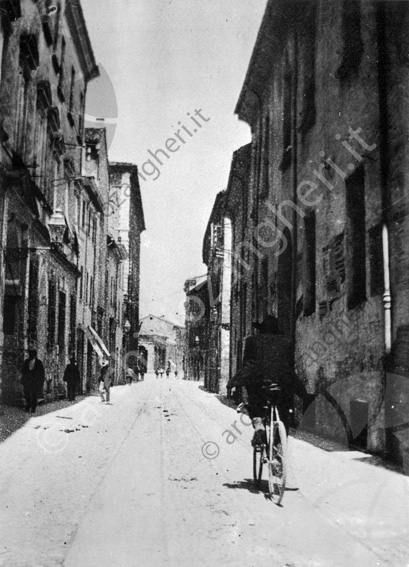 Corso Sozzi (Ex Umberto I) Strada uomo in bicicletta barriera