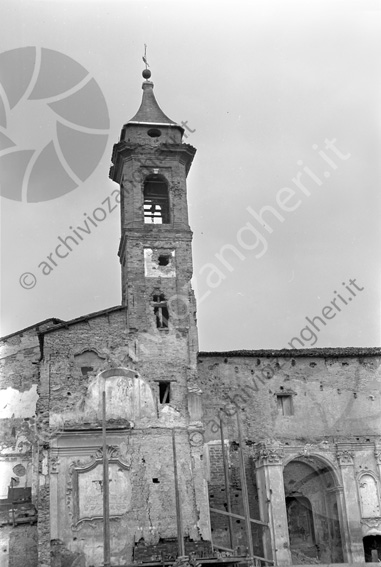 Campanile di S.Rocco e resti della chiesa Campanile rudere distrutto chiesa