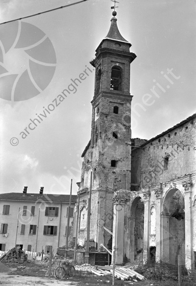 Campanile di S.Rocco e resti della chiesa Campanile rudere distrutto chiesa bicicletta colonne archi