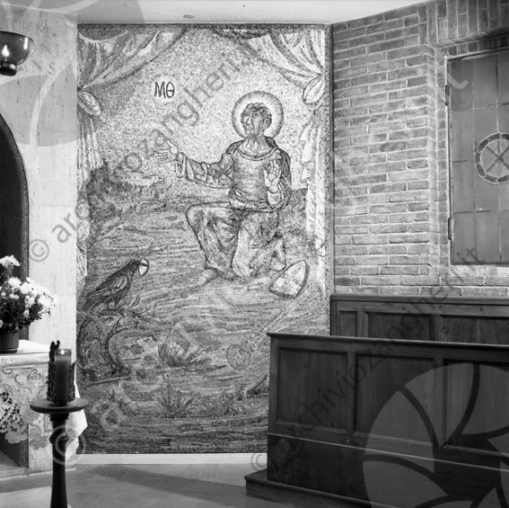Mosaico a destra Duomo di cesena Cattedrale di San Giovanni Battista pAnche legno