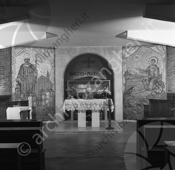 Cripta del duomo di Cesena Cattedrale di San Giovanni Battista Altare teca con reliquia panche