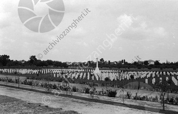 Cimitero degli inglesi Cimitero di guerra Croce lapidi Prato