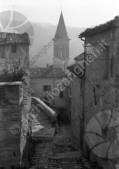 S.Agata Feltria strada Rocca Fregoso dall'alto Vicolo stradina scalini campanile