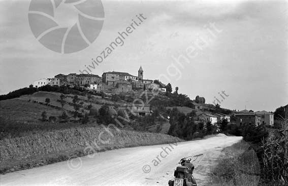 Panoramica di Rontagnano dalla strada Paese collina strada motore