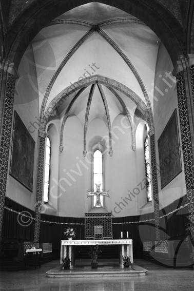 Abside e altare del Duomo di Cesena Cattedrale di San Giovanni Battista Croce panche coro