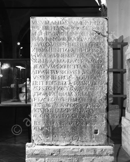 Antica incisione su pietra Biblioteca Malatestiana Latino inciso SPQR