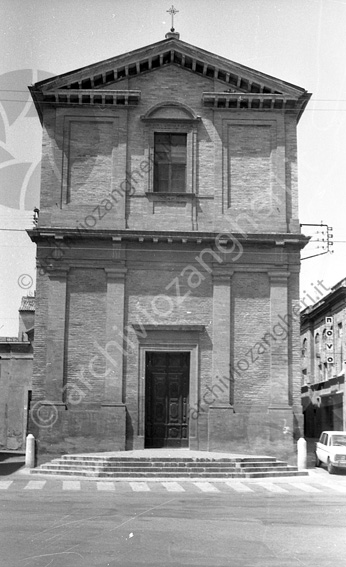 Facciata della Chiesa di Santa Maria Nascente in Boccaquattro Chiesa scalini piazza cinema novo