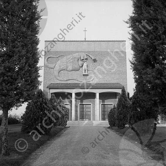Chiesa di S.Giorgio Vialetto e Facciata Alberelli croce portico