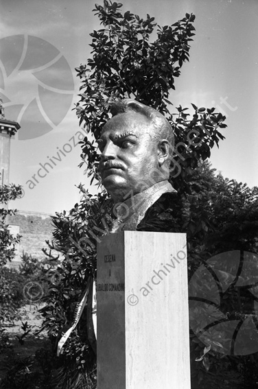 Monumento a Ubaldo Comandini nel giorno dell'inaugurazione Scultura testa