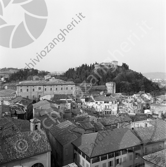 Panoramica con palazzo comunale e Rocca dal palazzo del Ridotto Rocca malatestiana palazzo Albornoz Comune di Cesena vista veduta panorama tetti