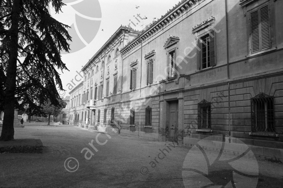 Veduta laterale facciata palazzo Biblioteca e Liceo Biblioteca Malatestiana Antico palazzo biblioteca malatestiana biciclette