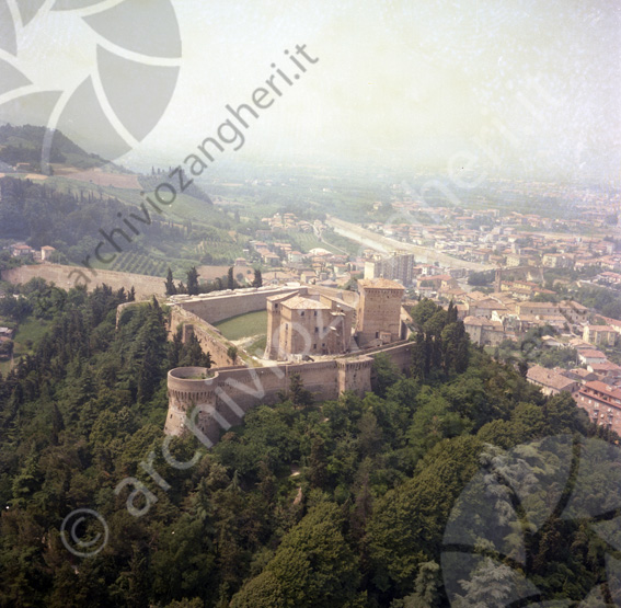 Veduta aerea di Cesena con la Rocca Malatestiana Rocca malatestiana mura e torrioni vista veduta panoramica panoramica 