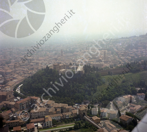 Veduta aerea di Cesena con la Rocca Malatestiana Vista veduta panorama panoramica parco delle rimembranze viale Mazzoni mercato ambulanti via del tunnel