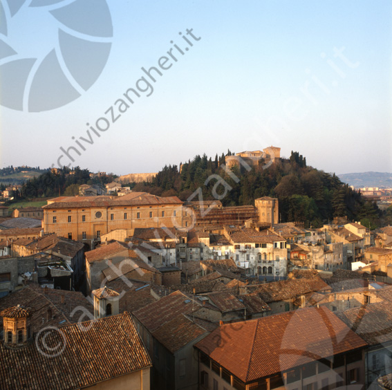 Panoramica con palazzo comunale e Rocca dal Ridotto (vedi AS_603 x BN) Rocca malatestiana palazzo Albornoz Comune di Cesena vista veduta panorama tetti