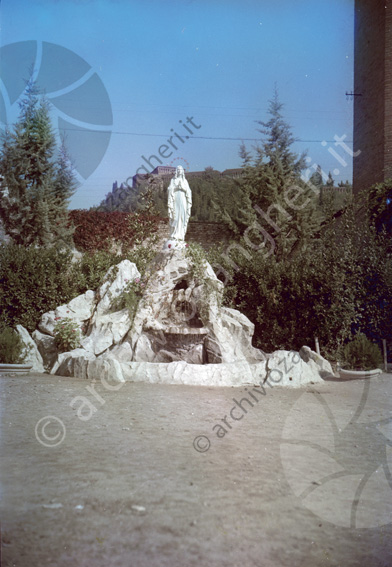 Madonnina Istituto Lugaresi Statua scultura rocca malatestiana piante