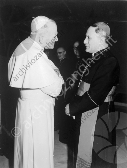 Papa Giovanni Paolo II dialoga (Ripr. x Litoset 1978) Vescovo