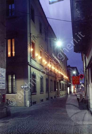 Banca popolare di Cesena esterno notturna Corso Sozzi angolo via Masini palazzo antico notturna