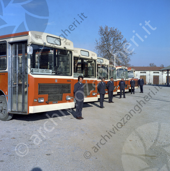 Autobus urbani tram autisti mercato ortofrutticolo