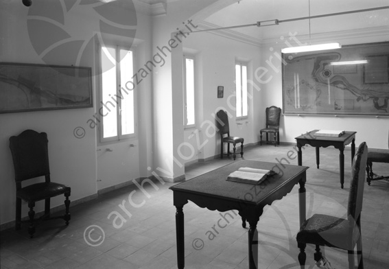 Archivio Di Stato Sezione Di Cesena interno Salone scrivanie e libri poltrone sedie quadri