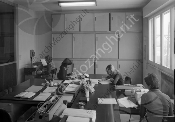 Roda ufficio Ufficio amministrazione telefono segretarie ragioniere macchine da scrivere