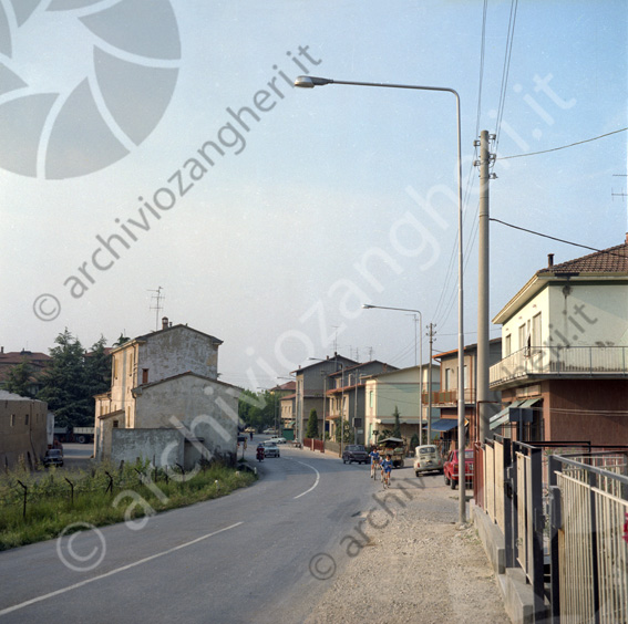 Via Savio (altezza via Modigliana) Illuminazione stradale Case Domeniconi? strada scolari in bici
