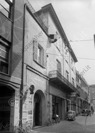 Palazzo Assicurazioni Generali Facis Corso Sozzi caffè ABC grandi magazzini milanesi terrazza bici pulmino wolkswagen bandiera 