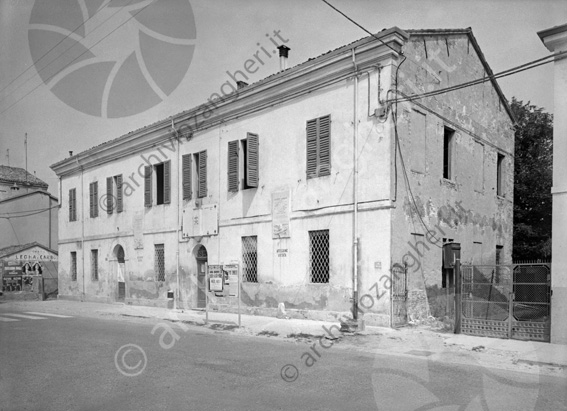 Scuole Macerone ora sede C.A.I. Club Alpino Italiano Sezione di Cesena casa strada lapide cancello legna carbone ora sede C.A.I