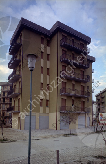 Palazzina in Viale Vittorio Alfieri a Lido Adriano Palazzina con terrazze