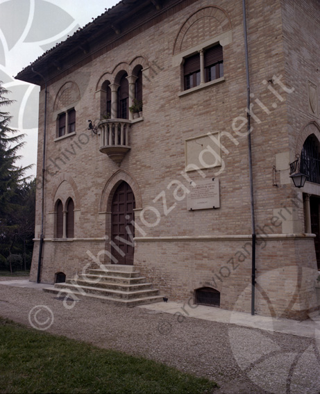 Villa Marchese Ghini villetta Umberto di Savoia portoncino lapide scale