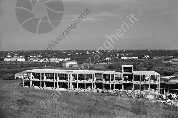 Cantiere costruzione Ospedale di Cesena Padiglione T.B.C. grezzo edile travi 