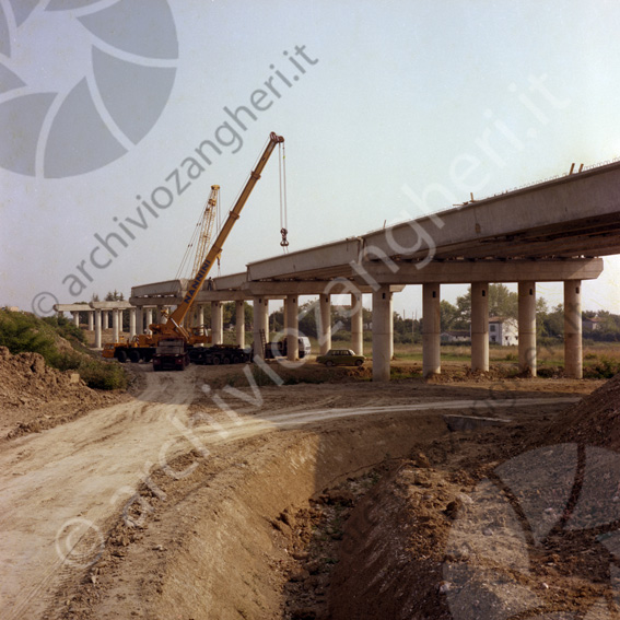 Costruzione viadotto di Borgopaglia nannini travi gru