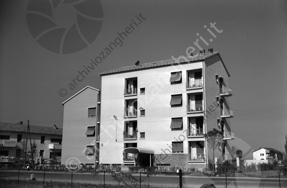 Case popolari INA Santarcangelo di Romagna palazzina terrazza tettoia strada
