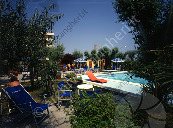 Hotel Universale Cesenatico giardino piscina 