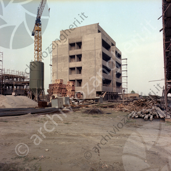 Costruzione Lido Adriano condominio costruzione impalcature ponteggi gru cantiere edile 