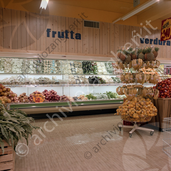 SUPER CONAD Borgo S.Michele interni supermercato bancone frigo frutta verdura
