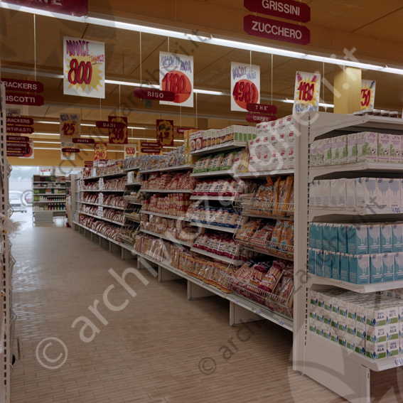 SUPER CONAD Borgo S.Michele interni supermercato corsia